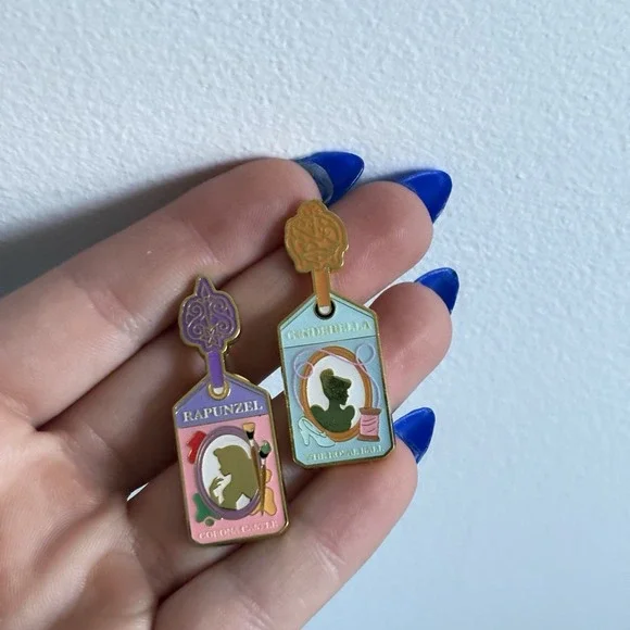 Loungefly Disney Princess Luggage Tag Blind Box Pin Rapunzel Cinderella Opened - Picture 3 of 7